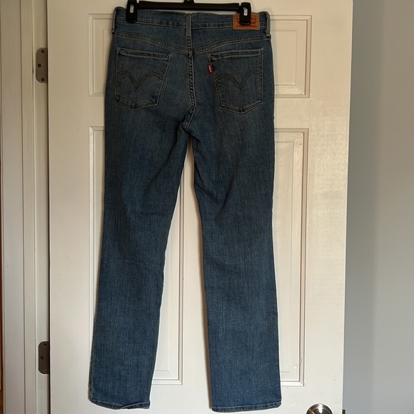 Womens Straight Leg Levi’s Sz 6 EUC - Picture 2 of 5